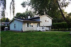 Contemporary 3 Bedroom Home - Newly Remodeled in Lake in the Hills, IL