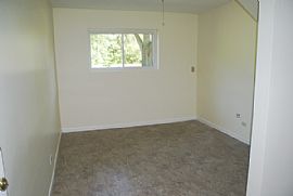 Contemporary 3 Bedroom Home - Newly Remodeled in Lake in the Hills, IL (Photo 9 of 12)