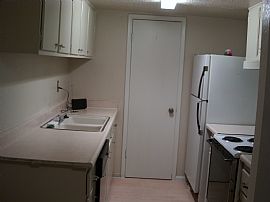 Terrific 2 Level, 2 Bedroom Condo - Centrally Located in Mesa, AZ (Photo 4 of 6)