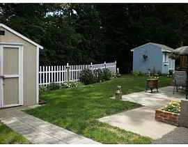 Deluxe 2 Bedroom Townhouse with Basement and Shed in West Springfield, MA (Photo 2 of 3)