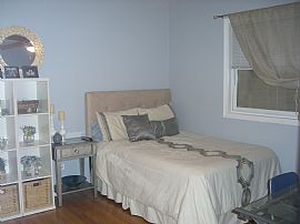 Large 2 Bedroom Condo in River West with Garage Parking!  in Chicago, IL (Photo 4 of 6)