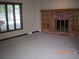Sleek 3 Bedroom Townhouse in Coves Subdivision in Kansas City, MO (Photo 3 of 4)