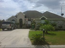 Beautiful, Spacious 3 Bedroom Home with 2 Car Garage in Destrehan, LA