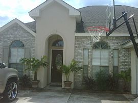 Beautiful, Spacious 3 Bedroom Home with 2 Car Garage in Destrehan, LA (Photo 2 of 9)