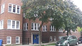 Huge, Top Floor 2 Bedroom Condo with Bonus Room - Available Now! in Chicago, IL