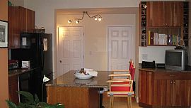 Huge, Top Floor 2 Bedroom Condo with Bonus Room - Available Now! in Chicago, IL (Photo 4 of 9)