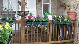 Huge, Top Floor 2 Bedroom Condo with Bonus Room - Available Now! in Chicago, IL (Photo 5 of 9)