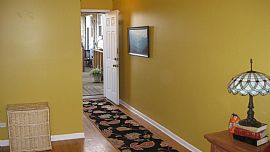 Huge, Top Floor 2 Bedroom Condo with Bonus Room - Available Now! in Chicago, IL (Photo 6 of 9)