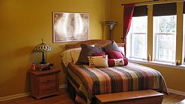 Huge, Top Floor 2 Bedroom Condo with Bonus Room - Available Now! in Chicago, IL (Photo 7 of 9)