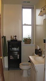 Huge, Top Floor 2 Bedroom Condo with Bonus Room - Available Now! in Chicago, IL (Photo 9 of 9)