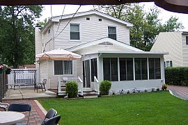 Spacious 3 Bedroom Home with Finished Basement - $2200 in Deerfield, IL (Photo 2 of 7)