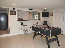 Spacious 3 Bedroom Home with Finished Basement - $2200 in Deerfield, IL (Photo 3 of 7)