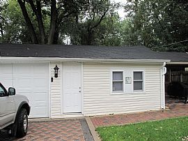 Spacious 3 Bedroom Home with Finished Basement - $2200 in Deerfield, IL (Photo 5 of 7)