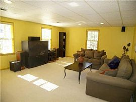 Superb 4 Bedroom Home with Gourmet Kitchen in Sandy Springs in Atlanta, GA (Photo 12 of 12)