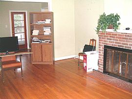 3 Bedroom House in Walnut Hill in Petersburg, VA (Photo 2 of 6)