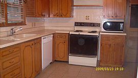 Quaint 2 Bedroom Home with Large Backyard in Kansas City, MO (Photo 2 of 8)