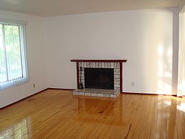 Home For Rent in Great Location in Sandy, UT (Photo 2 of 11)