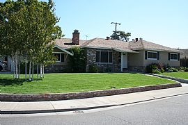 Pretty 4 Bedroom Home with Fully Remodeled Kitchen in Manteca, CA