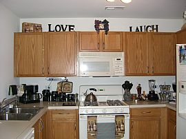 Darling 2 Bedroom Home with Loft and Two Car Garage in Aurora, IL (Photo 2 of 8)