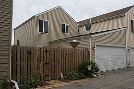 Darling 2 Bedroom Home with Loft and Two Car Garage in Aurora, IL (Photo 6 of 8)