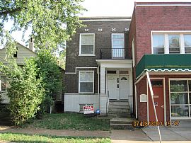 Terrific 2 Bedroom Duplex Apartment - Near Tower Grove Park in Saint Louis, MO