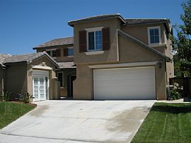 Pristine, Spacious 5 Bedroom Pool Home with Hardwood Flooring in Wildomar, CA