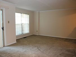 Gorgeous 3 Bedroom Townhouse with 1 Car Garage in Silver Spring, MD (Photo 5 of 8)