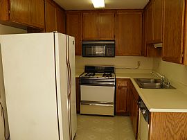 Quiet 1 Bedroom Condo -  Fully Loaded with Some Utilities Paid in Burbank, CA (Photo 2 of 5)