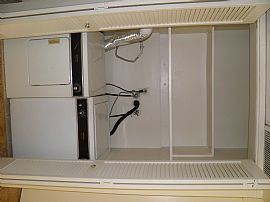 Quiet 1 Bedroom Condo -  Fully Loaded with Some Utilities Paid in Burbank, CA (Photo 5 of 5)