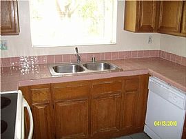 Phenomenal 3 Bedroom Townhouse in Great Area in Aliso Viejo, CA (Photo 1 of 4)