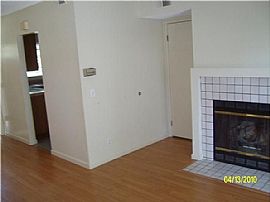 Phenomenal 3 Bedroom Townhouse in Great Area in Aliso Viejo, CA (Photo 3 of 4)