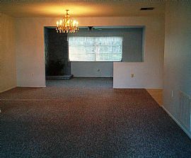 Lovely 2 Bedroom Lakefront Home with Bonus Room on Cul-De-Sac in New Port Richey, FL (Photo 1 of 6)