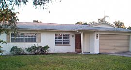 Lovely 2 Bedroom Lakefront Home with Bonus Room on Cul-De-Sac in New Port Richey, FL