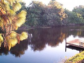 Lovely 2 Bedroom Lakefront Home with Bonus Room on Cul-De-Sac in New Port Richey, FL (Photo 3 of 6)