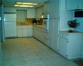 Lovely 2 Bedroom Lakefront Home with Bonus Room on Cul-De-Sac in New Port Richey, FL (Photo 5 of 6)