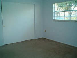 Lovely 2 Bedroom Lakefront Home with Bonus Room on Cul-De-Sac in New Port Richey, FL (Photo 6 of 6)