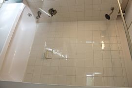 Cozy 2 Bedroom Apartment with Short Walk to Commuter Rail in Wakefield, MA (Photo 6 of 6)