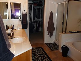 Beautiful 3 Bedroom Home with Den in Carino Estates in Chandler, AZ (Photo 6 of 9)