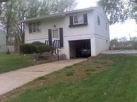 Very Cute 3 Bedroom Home with Hardwood Floors Throughout in Kansas City, MO (Photo 2 of 4)