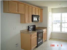 Beautiful 4 Bedroom Home with 1 Garage Near Schools in Summerville, SC (Photo 2 of 4)