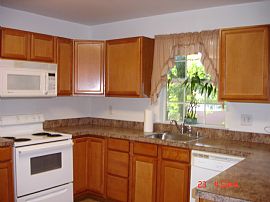 3 Bedroom End Unit Townhouse 10 Minutes From Fort Meade in Laurel, MD (Photo 2 of 5)