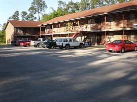 Sublime 1 Bedroom Apartment - North of I-10 in Biloxi, MS (Photo 2 of 6)