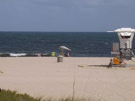 Roomy 1 Bedroom Apartment - 1 Block From Beach in Pompano Beach, FL