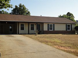 3 Bedroom Near I675 in Ellenwood, GA