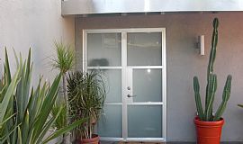 Fabulous Mid-Century with Stunning Views and Pool in Los Angeles, CA (Photo 7 of 7)