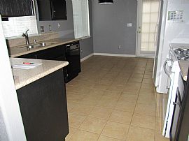 Beautiful 4 Bedroom Home in Gated Community (behind Kohls) in Sacramento, CA (Photo 5 of 12)