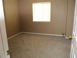 Beautiful 4 Bedroom Home in Gated Community (behind Kohls) in Sacramento, CA (Photo 7 of 12)