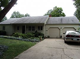 3br Op Ranch 1 Block West of Metcalf Off 87th Street in Overland Park, KS