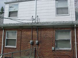 Beautiful Duplex in Detroit, MI (Photo 3 of 7)