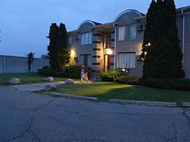 Roomy 1 Bedroom Apartment with Stone Construction in Auburn Hills, MI